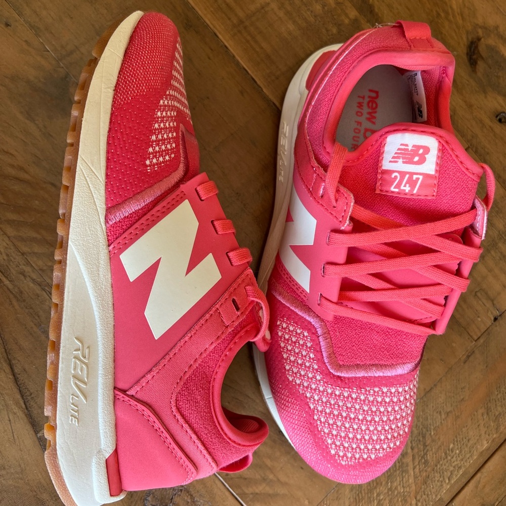 BRAND NEW New Balance Sneakers Shoes Girl’s Size 6 
Coral/ peach/ pink color